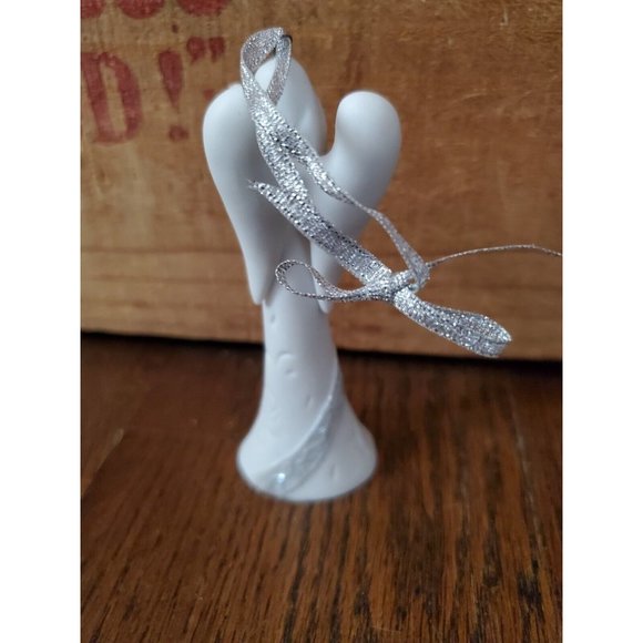 Appletree Design - Angel Of Song Ornamen - Heaven & Earth Collection - Porcelain - Picture 3 of 5